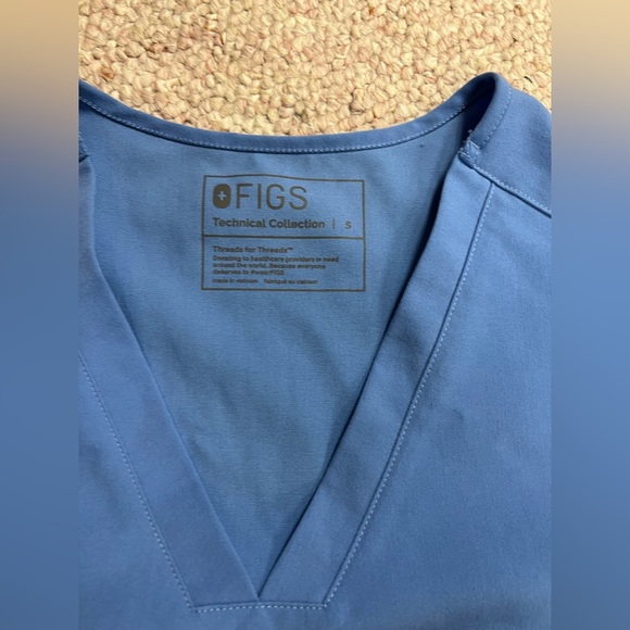 Figs scrub top - Picture 3 of 5